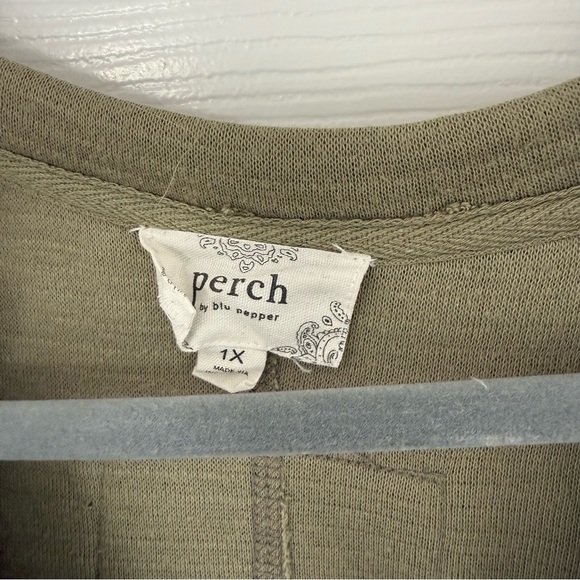 Perch by Blu Pepper Long Sleeve Oversized Boutique Top Army Green Size 1X - Picture 3 of 3